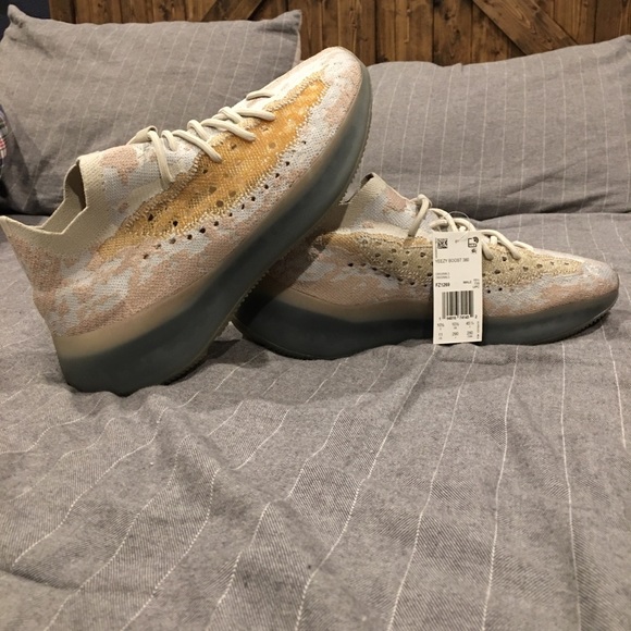 Yeezy 380 Pepper color way - Picture 1 of 2